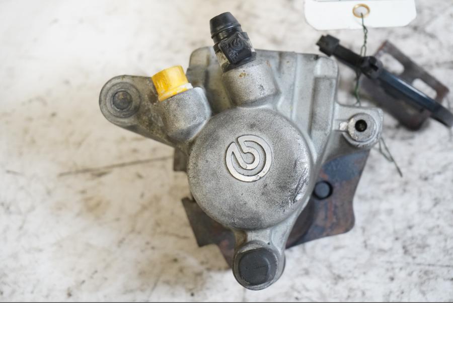 Framsidan på Bromsok från en KTM 625 SC SM -2002 motorcykel.