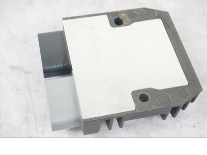 Vänster sida på Likriktare från en KTM 1290 Super Adventure S -2022 motorcykel.