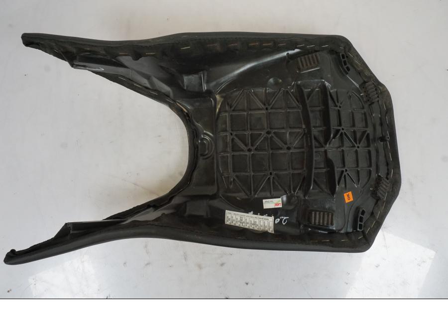 Extrabild2 på Sadel från en KTM 125 Duke -2017 motorcykel.