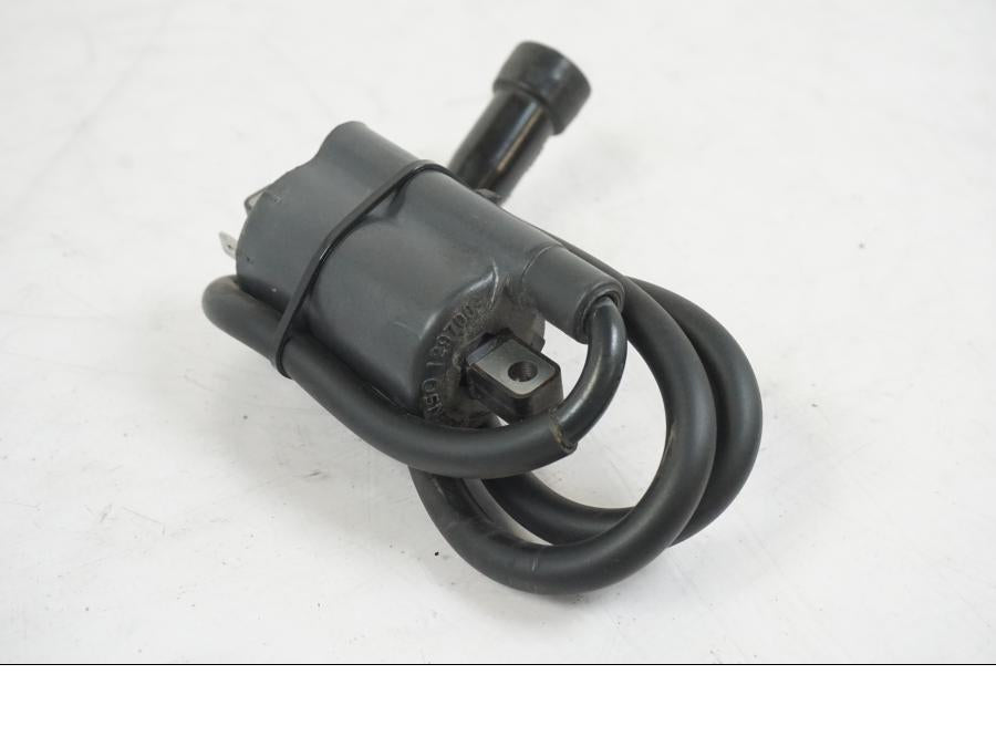 Snett uppifrån på Tändspole från en Suzuki VZR 1800 -2009 motorcykel.