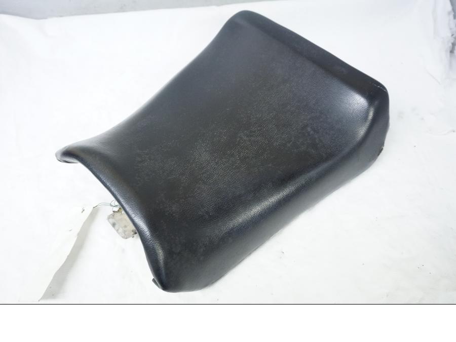 Baksidan på Sadel från en Suzuki GSX-R 750 -1985 motorcykel.