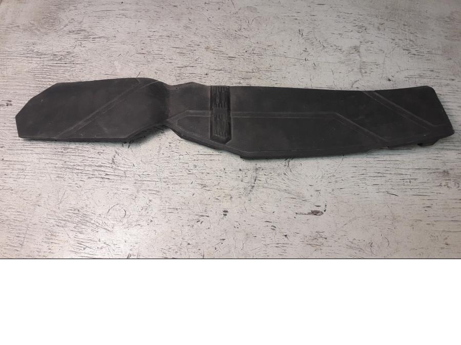 Framsidan på Fotplatta från en Honda ADV 750 -2017 motorcykel.