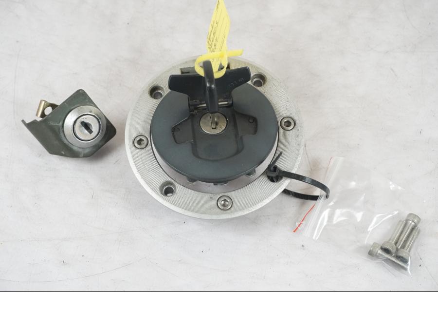 Framsidan på Låssats från en Suzuki SV 650 -1999 motorcykel.