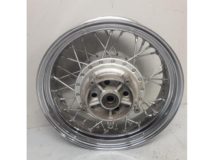 Baksidan på Fälg från en Kawasaki VN 900 -2007 motorcykel.