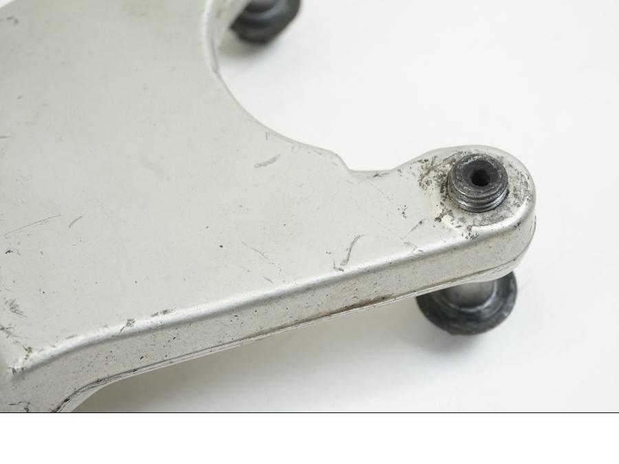 Baksidan på Bromsoksfäste från en Yamaha YZF 1000 R1 -2001 motorcykel.