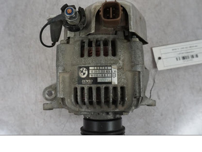 Baksidan på Generator från en BMW R 1200 GS -2010 motorcykel.