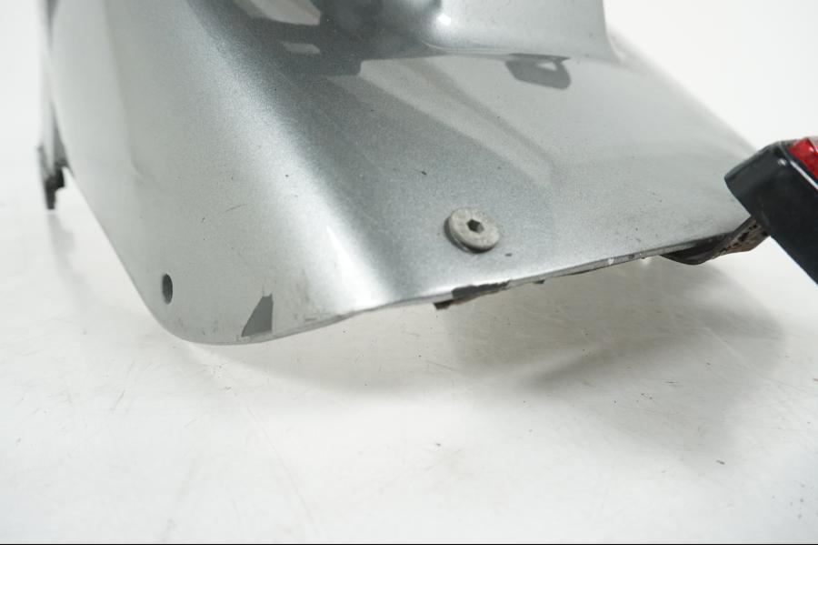 Höger sida på Skylthållare från en Kawasaki ZZR 1100 -1994 motorcykel.