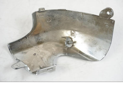 Snett nerifrån på Magkåpa från en Suzuki VZR 1800 -2009 motorcykel.