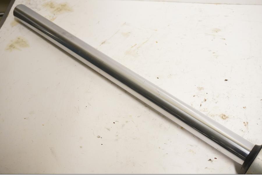 Höger sida på Gaffelben från en Honda XR 125 -2004 motorcykel.