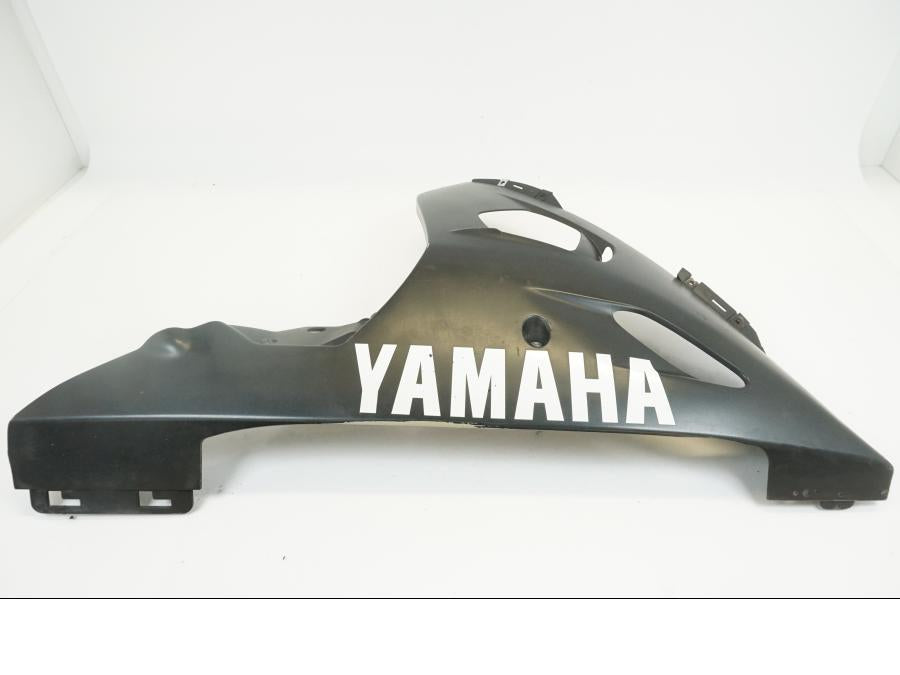 Framsidan på Magkåpa från en Yamaha YZF R6 -2006 motorcykel.