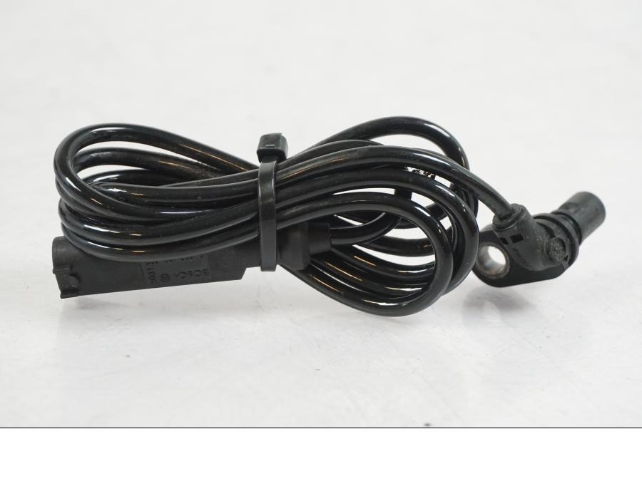 Vänster sida på ABS givare från en KTM 1290 Super Duke R -2022 motorcykel.