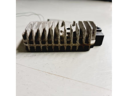 Snett nerifrån på Likriktare från en Yamaha XV 125 -1998 motorcykel.