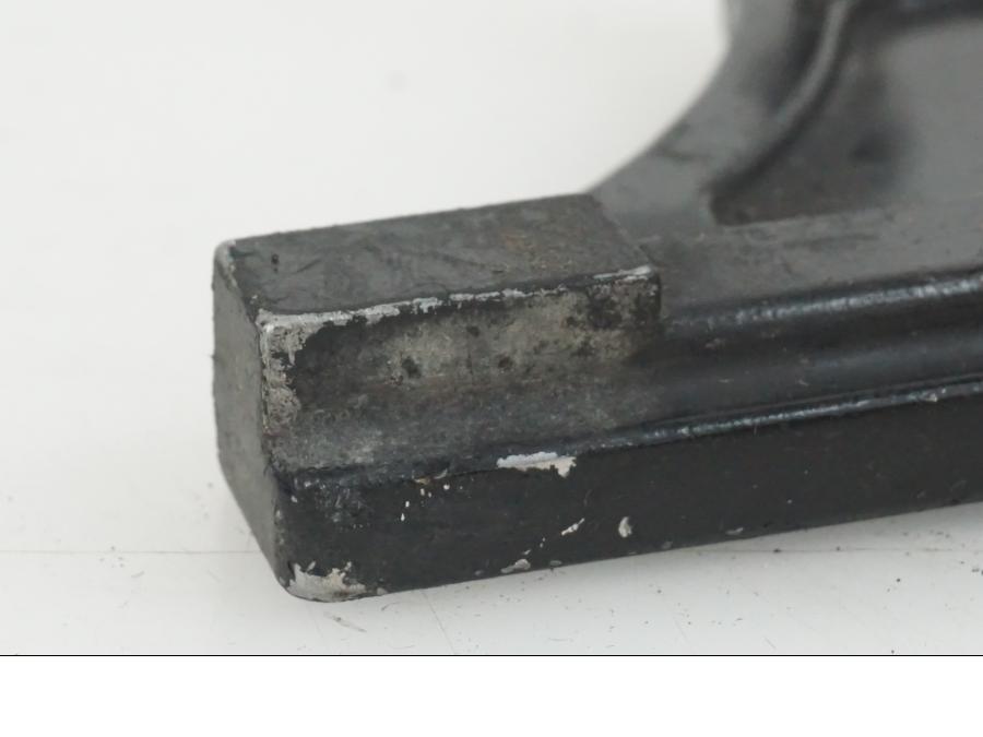 Vänster sida på Bromsoksfäste från en Suzuki GSX-R 1000 -2003 motorcykel.