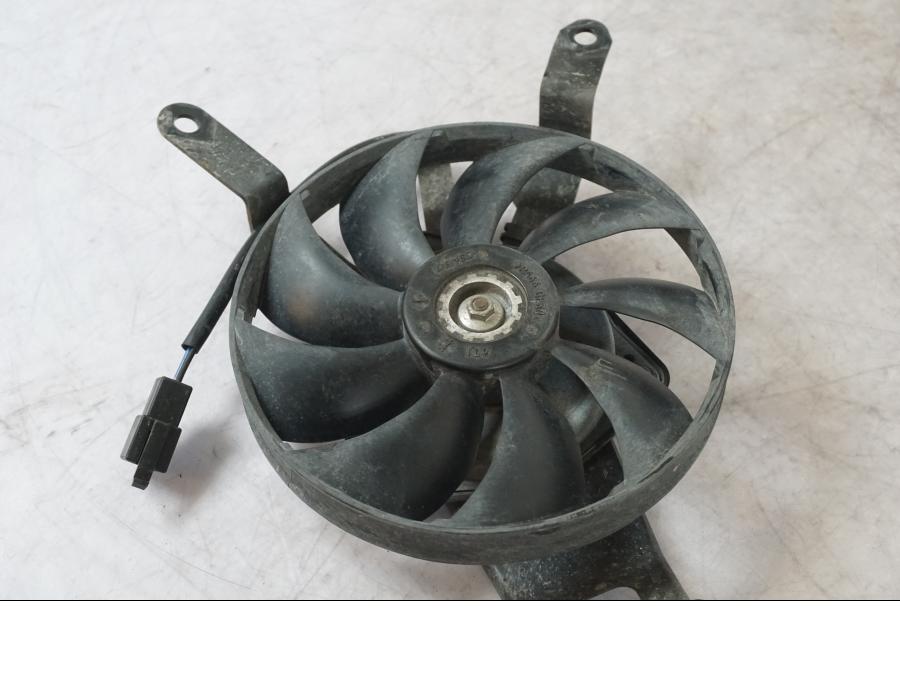 Baksidan på Vattenkylfläkt från en Kawasaki ZX-10R -2008 motorcykel.