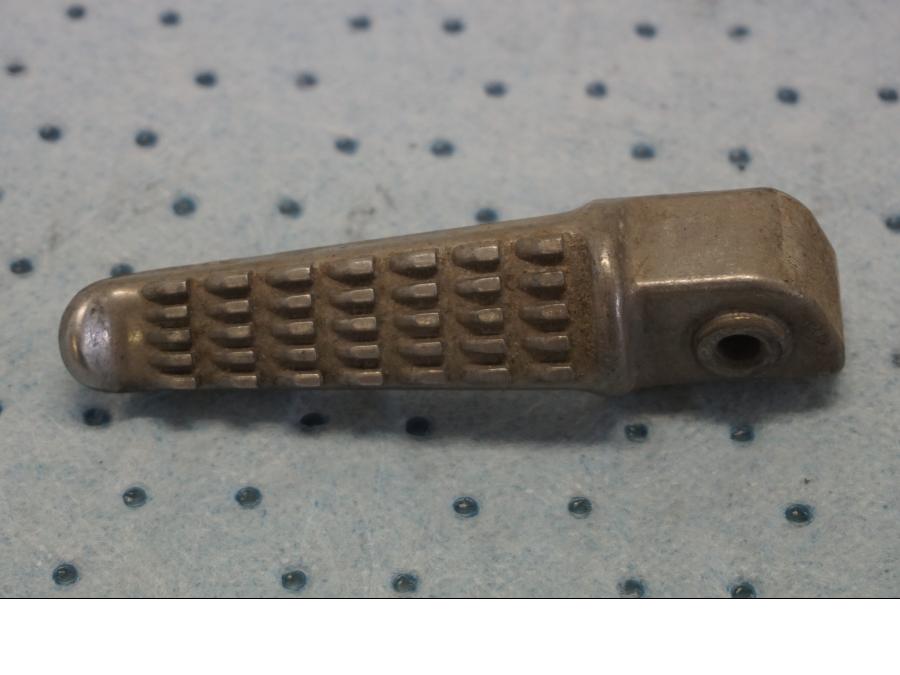 Framsidan på Fotpinne från en Kawasaki ZX-6R -2000 motorcykel.