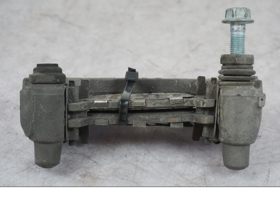 Höger sida på Bromsoksfäste från en Honda SH 300 A -2011 scooter.