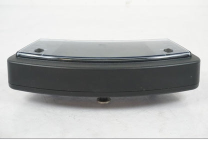 Snett uppifrån på Instrumentpanel från en Kawasaki ER-6F -2010 motorcykel.