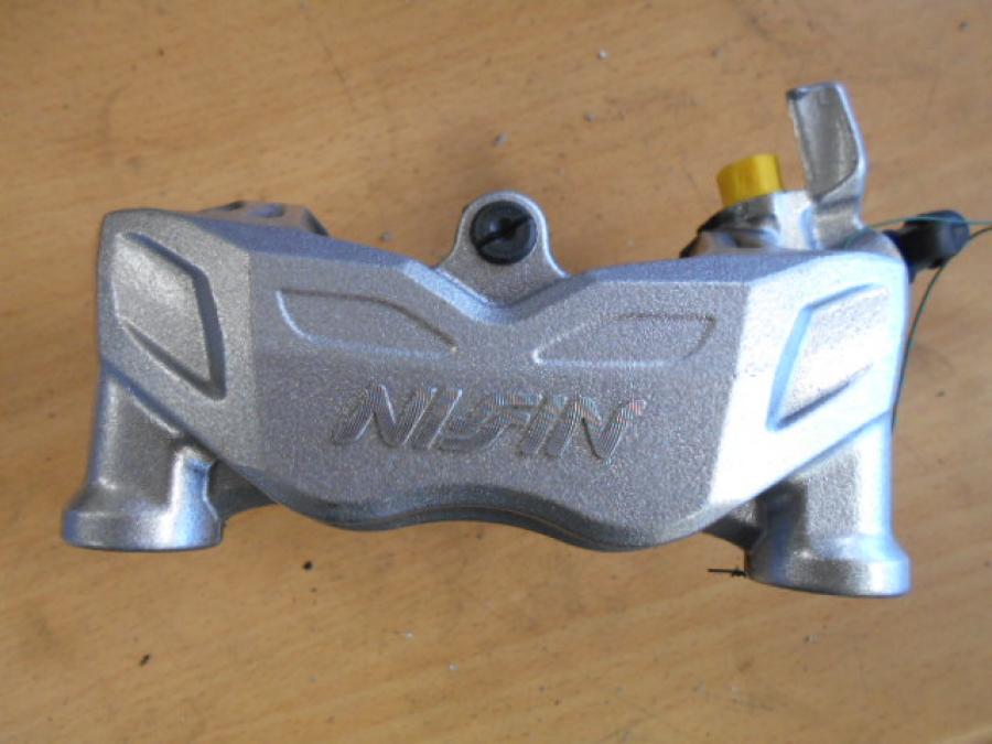 Framsidan på Bromsok från en Suzuki GSX 1300 BK -2008 motorcykel.