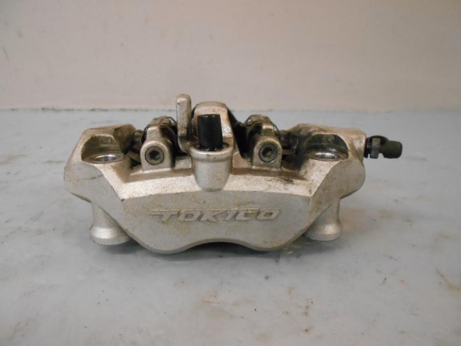 Framsidan på Bromsok från en Kawasaki VN 1600 Mean Streak -2007 motorcykel.