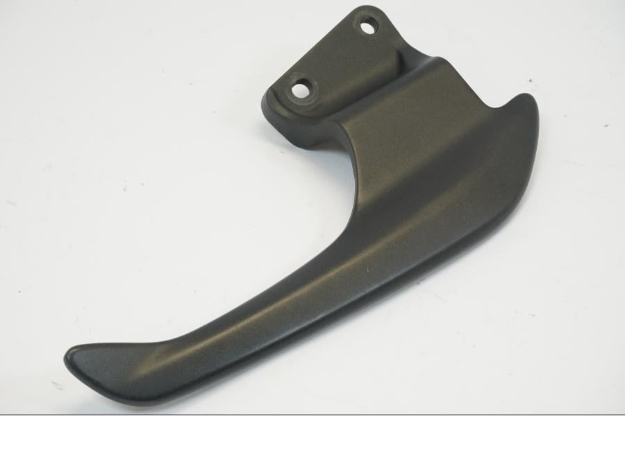 Höger sida på Passagerarhandtag från en Yamaha YS 125 -2017 motorcykel.