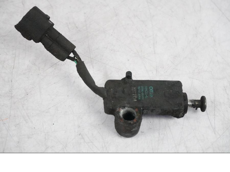 Framsidan på Sidostödsbrytare från en Suzuki GSX-R 1000 -2008 motorcykel.