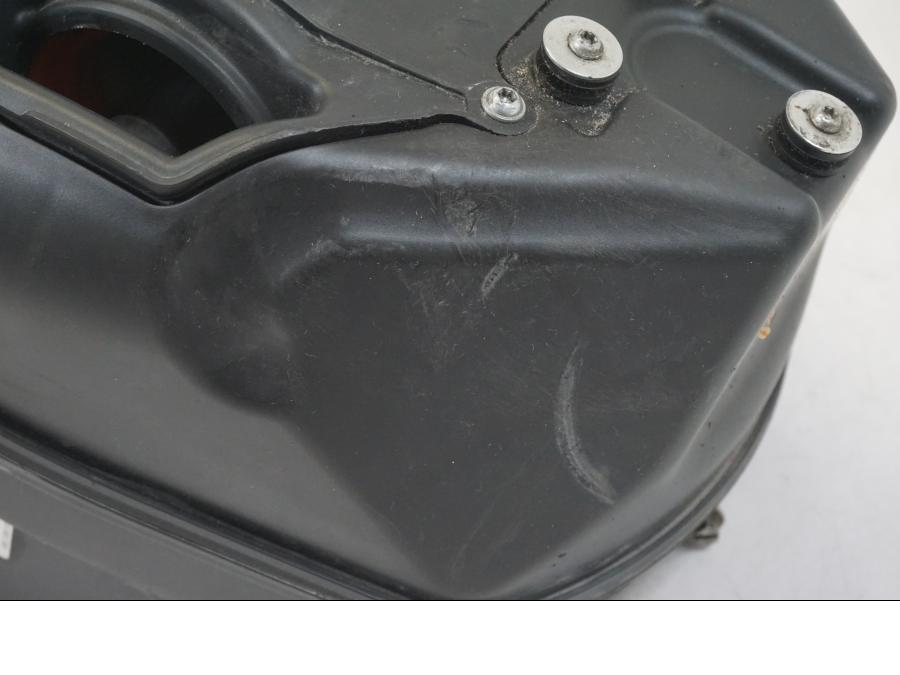 Baksidan på Luftburk från en Ducati Hyperstrada -2013 motorcykel.