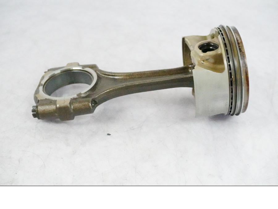 Baksidan på Kolv från en BMW F 800 GS -2009 motorcykel.