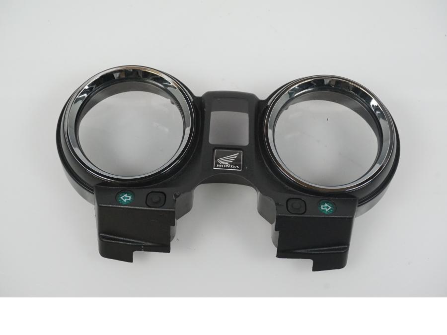 Framsidan på Instrumentfront från en Honda CB 900 F -2003 motorcykel.