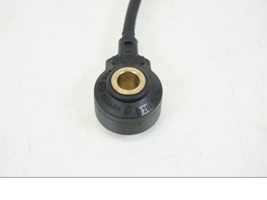 Snett nerifrån på Knacksensor från en Ducati Streetfighter V4 -2020 motorcykel.