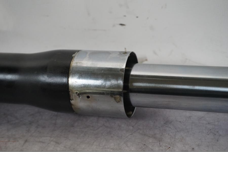 Vänster sida på Gaffelben från en Kawasaki VN 1500 -1996 motorcykel.