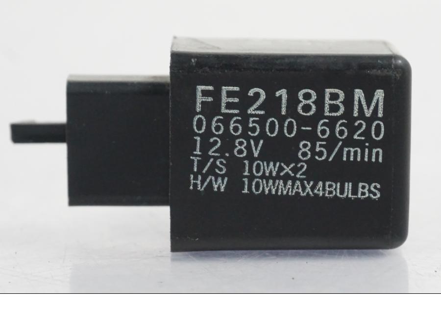 Baksidan på Blinkersrelä från en Yamaha YZF 1000 R1 -2007 motorcykel.