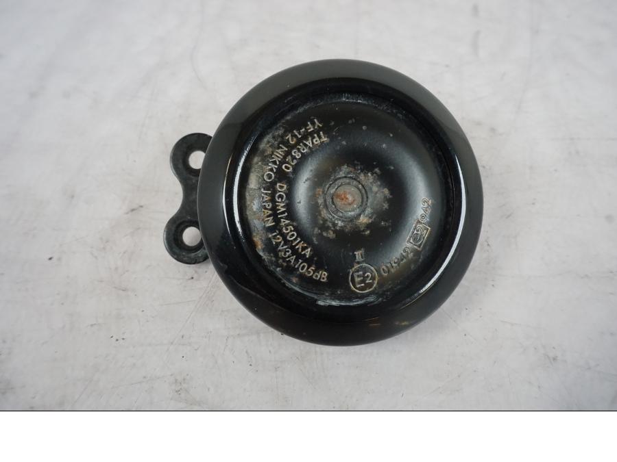 Framsidan på Signalhorn / Tuta från en Kawasaki VN 1500 -2003 motorcykel.