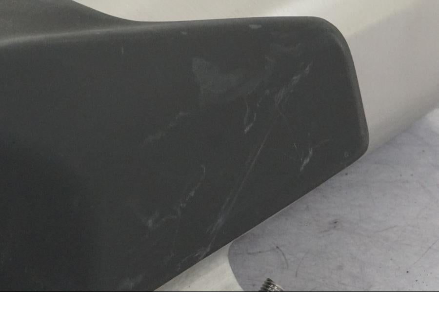 Vänster sida på Ljuddämpare från en Kawasaki ZX-4R -2024 motorcykel.