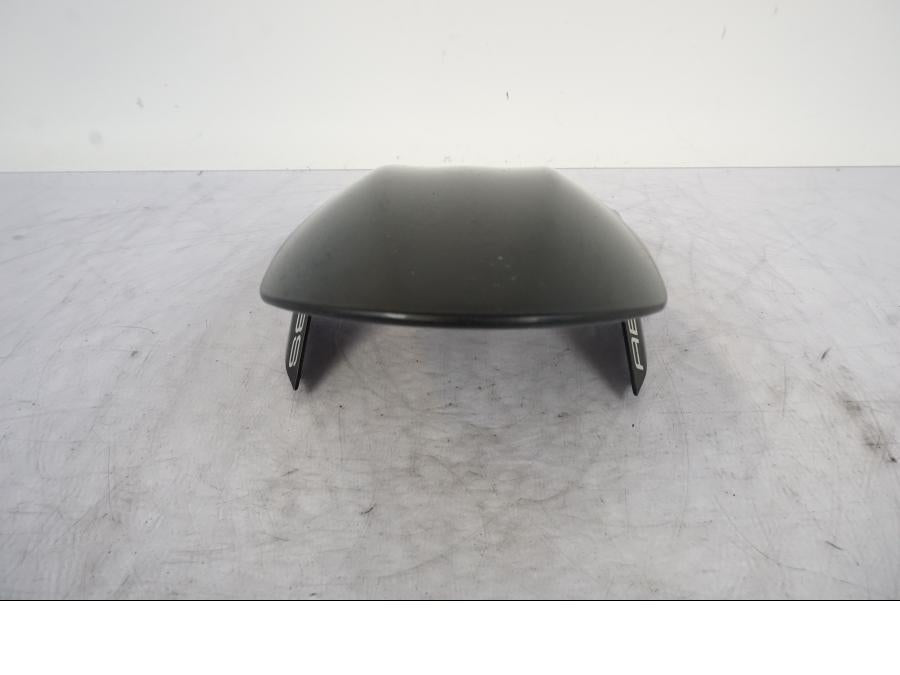 Snett uppifrån på Framskärm från en Kawasaki ER-6F -2010 motorcykel.