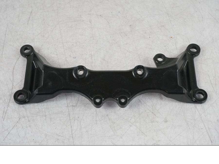 Framsidan på Sadelfäste från en Yamaha MT-09 SP -2018 motorcykel.