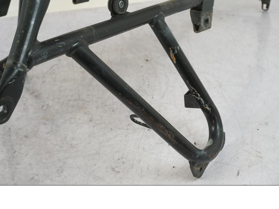 Snett nerifrån på Bakram från en BMW R 850 R -2004 motorcykel.