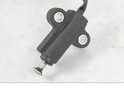 Baksidan på Sidostödsbrytare från en Suzuki GSX-R 750 -2007 motorcykel.