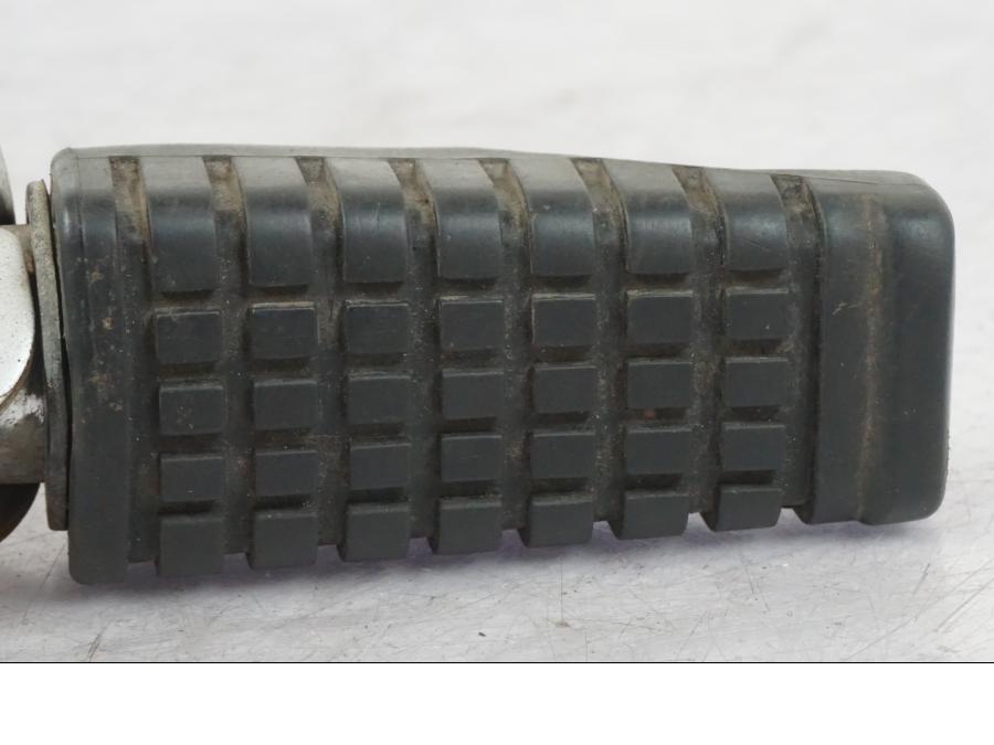 Höger sida på Fotpinne från en Kawasaki KL 650A -1987 motorcykel.