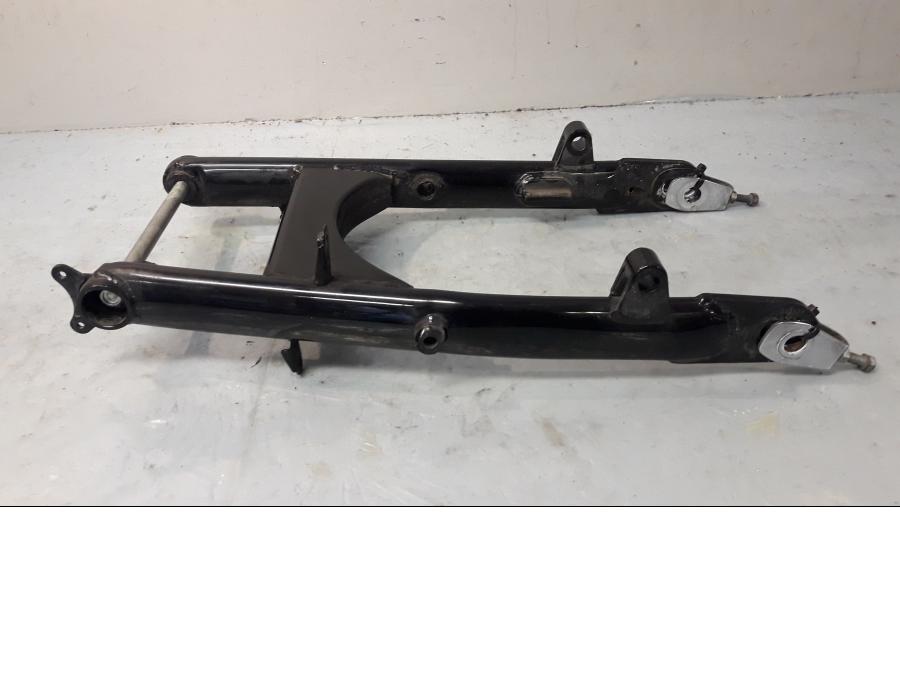 Baksidan på Sving från en Suzuki LS 650 -2002 motorcykel.