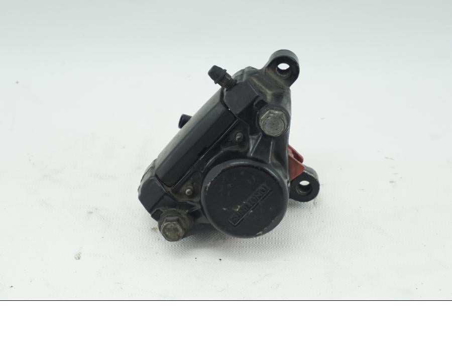 Baksidan på Bromsok från en Yamaha XVS 1100 -2000 motorcykel.