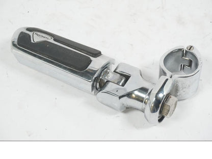 Vänster sida på Highwaypegs från en Triumph Rocket III -2007 motorcykel.