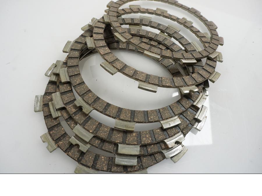 Höger sida på Lameller från en Suzuki LS 650 -2003 motorcykel.