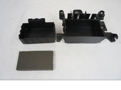 Höger sida på Batterihållare från en KTM 790 Duke -2019 motorcykel.