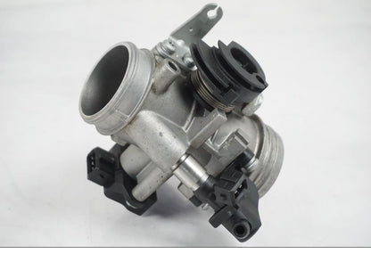 Extrabild1 på Spjällhus från en BMW F 650 CS -2002 motorcykel.