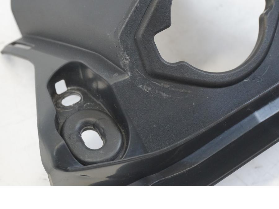 Höger sida på Tändningslåskåpa från en Honda CBR 650 R -2019 motorcykel.