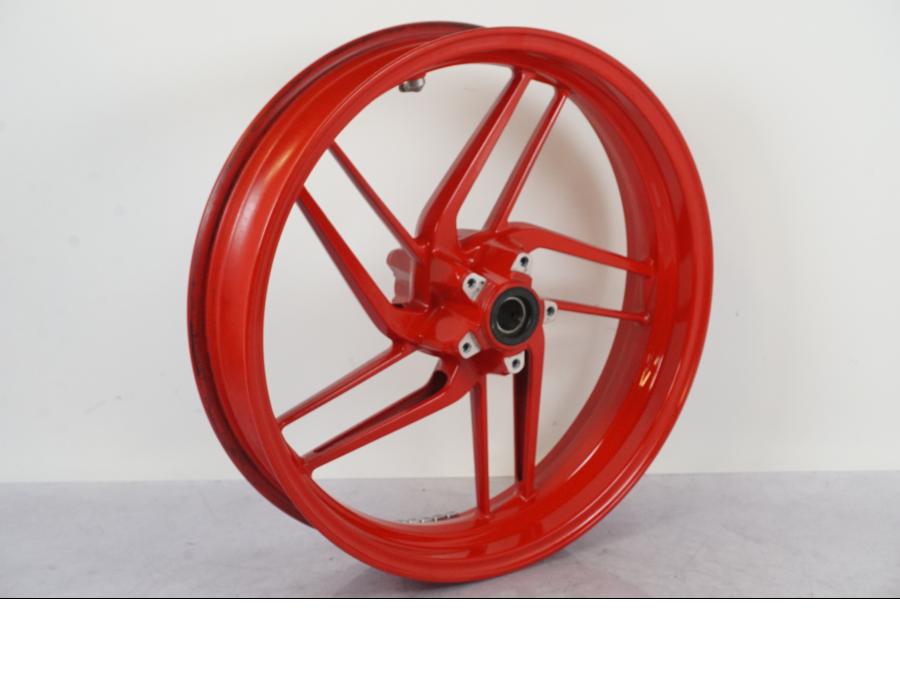 Höger sida på Fälg från en Ducati 899 Panigale -2015 motorcykel.