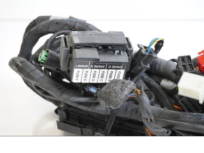 Baksidan på Kabelstam från en Aprilia Tuono V4R -2018 motorcykel.