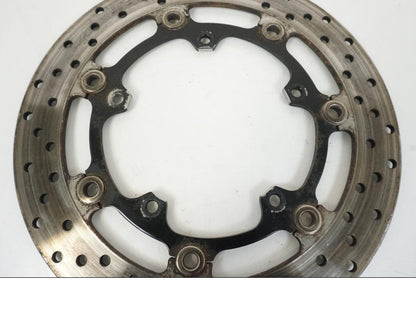 Baksidan på Bromsskiva från en Yamaha YZF R6 -2006 motorcykel.