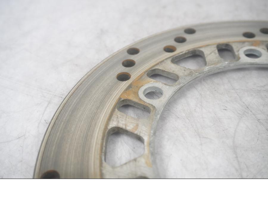 Baksidan på Bromsskiva från en Kawasaki GPZ 600 -1993 motorcykel.