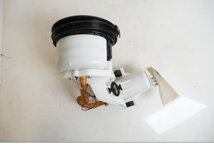 Framsidan på Bensinpump insprut från en BMW K 1200 S -2007 motorcykel.